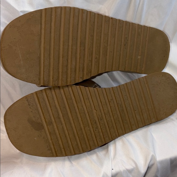 Yellow Box Metallic Gold Chain Sandals - Picture 3 of 4